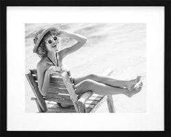 Picture of Girl on the Beach                              GL494